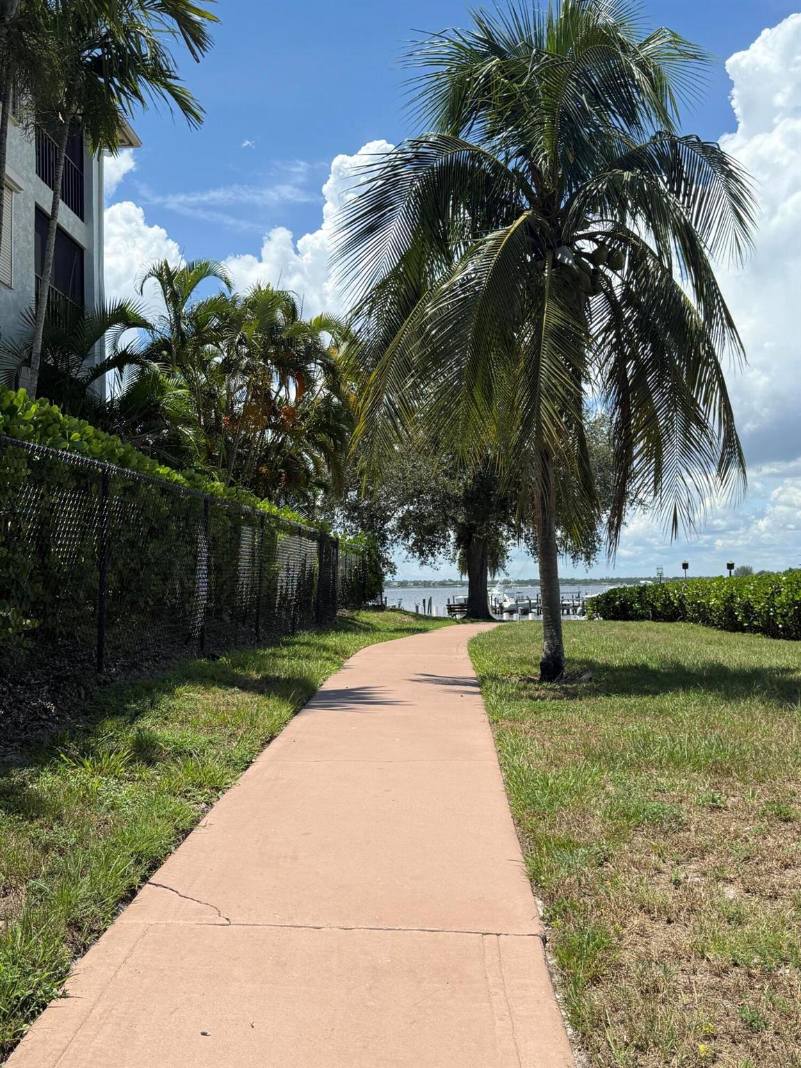 RIVERSIDE PARK - Residential