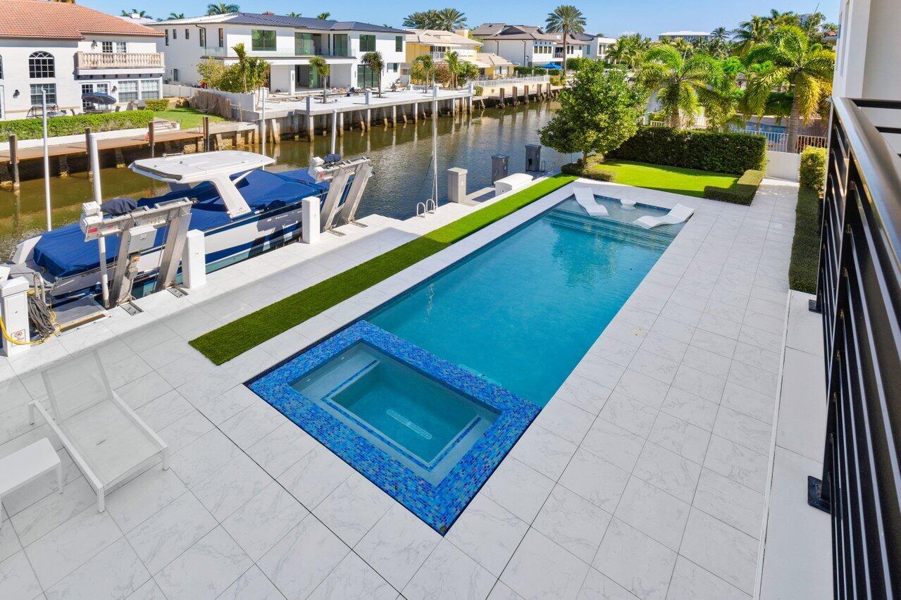 TROPIC ISLE - Residential