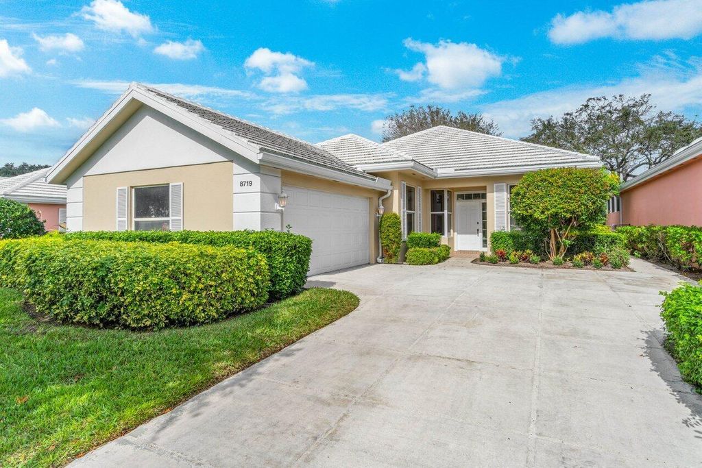 Photo of 8719 Wakefield Drive, Palm Beach Gardens, FL 33410 (MLS # R10945046)