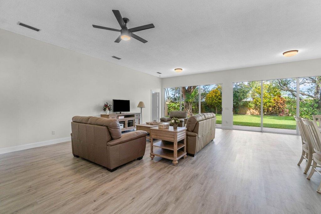 Photo of 8719 Wakefield Drive, Palm Beach Gardens, FL 33410 (MLS # R10945046)