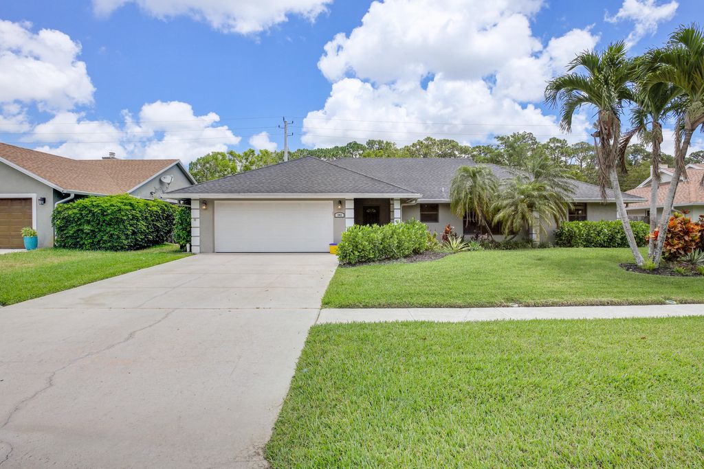 Photo of 542 Indigo Avenue, Wellington, FL 33414 (MLS # B26040784)