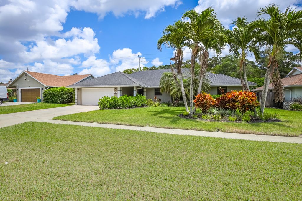 Photo of 542 Indigo Avenue, Wellington, FL 33414 (MLS # B26040784)