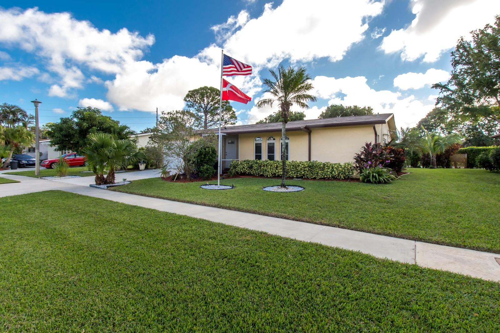 COCO WOOD LAKES - Residential