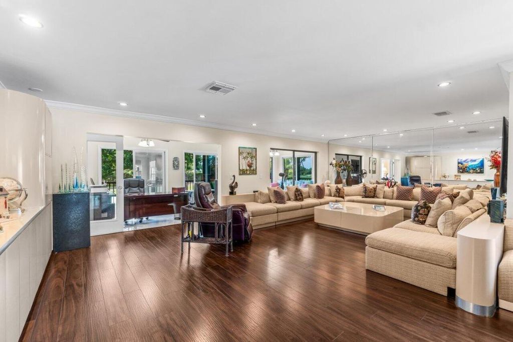 Photo of 9 Stratford Drive #D, Boynton Beach, FL 33436 (MLS # R11072940)