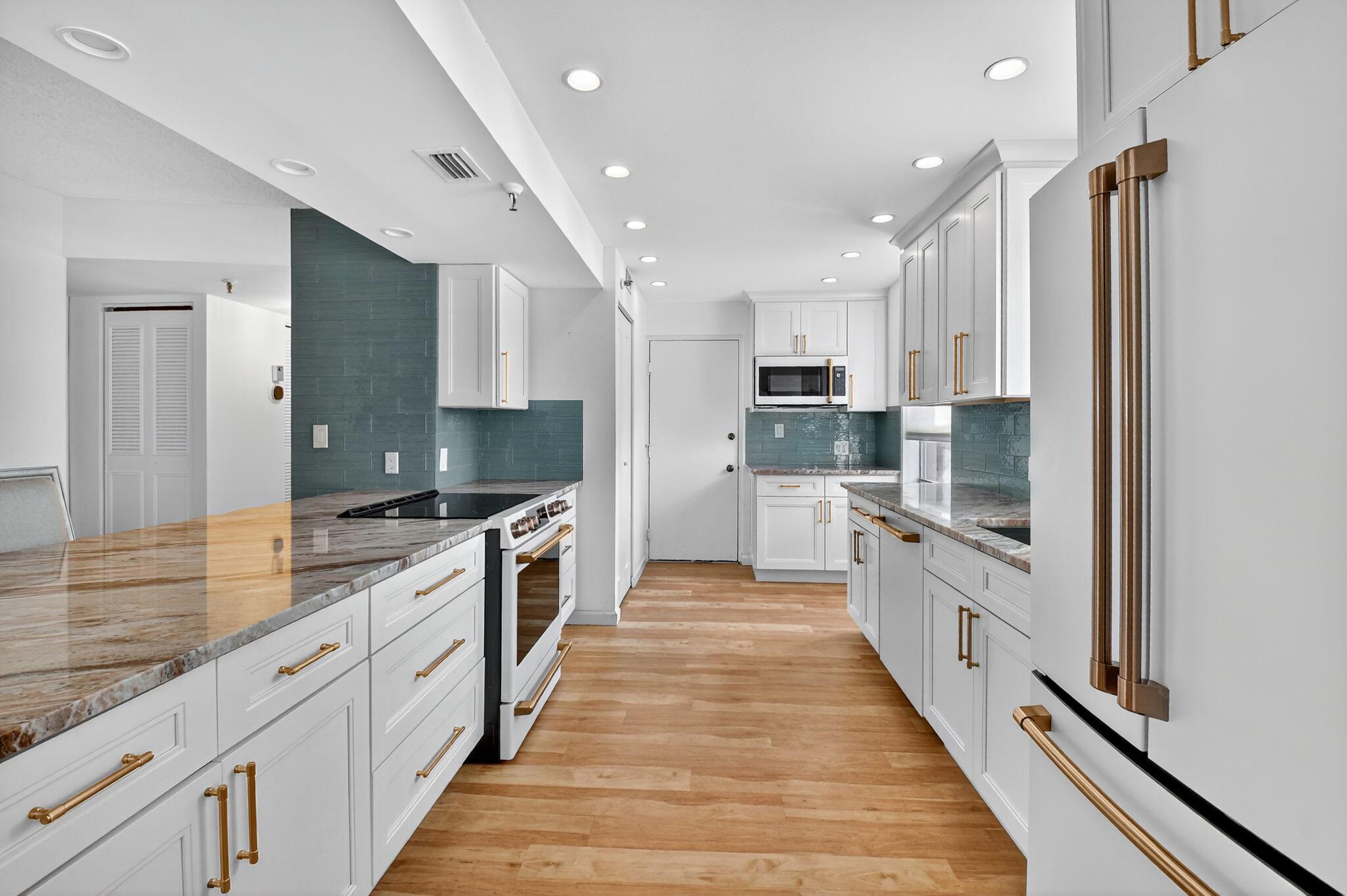 BOCA TEECA CONDO 10 - Residential