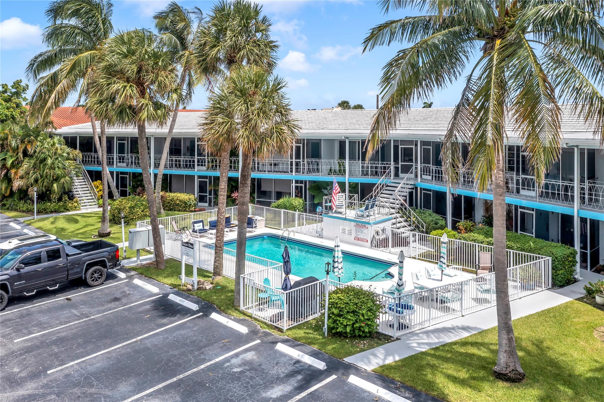 SELLER MOTIVATED! Charming apartment in a highly desirable neighborhood! This beautiful residence offers a prime location just a short stroll from top restaurants and the marina—perfect for those who embrace the coastal lifestyle. Enjoy the screened lanai, ideal for relaxing with morning coffee or hosting small gatherings. Plus, a WASHER & DRYER are conveniently included in the unit.
Building has reserves!!!!!!!!!!!!
Beacon House is well-maintained, having recently completed its 40-year recertification, and has ample reserves. Located among multi-million-dollar homes, this pet-friendly community is great for daily walks. Plus, the area is equipped with comprehensive surveillance cameras, adding an extra layer of security to this welcoming neighborhood.