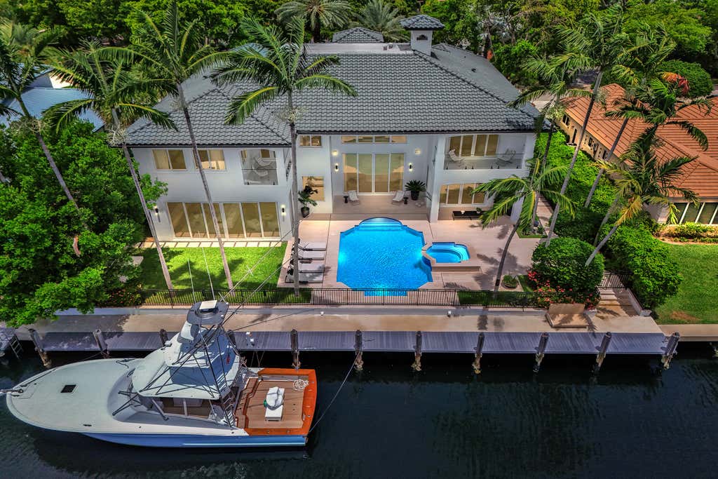 Photo of 30 S COMPASS Drive, Fort Lauderdale, FL 33308 (MLS # B26066692)