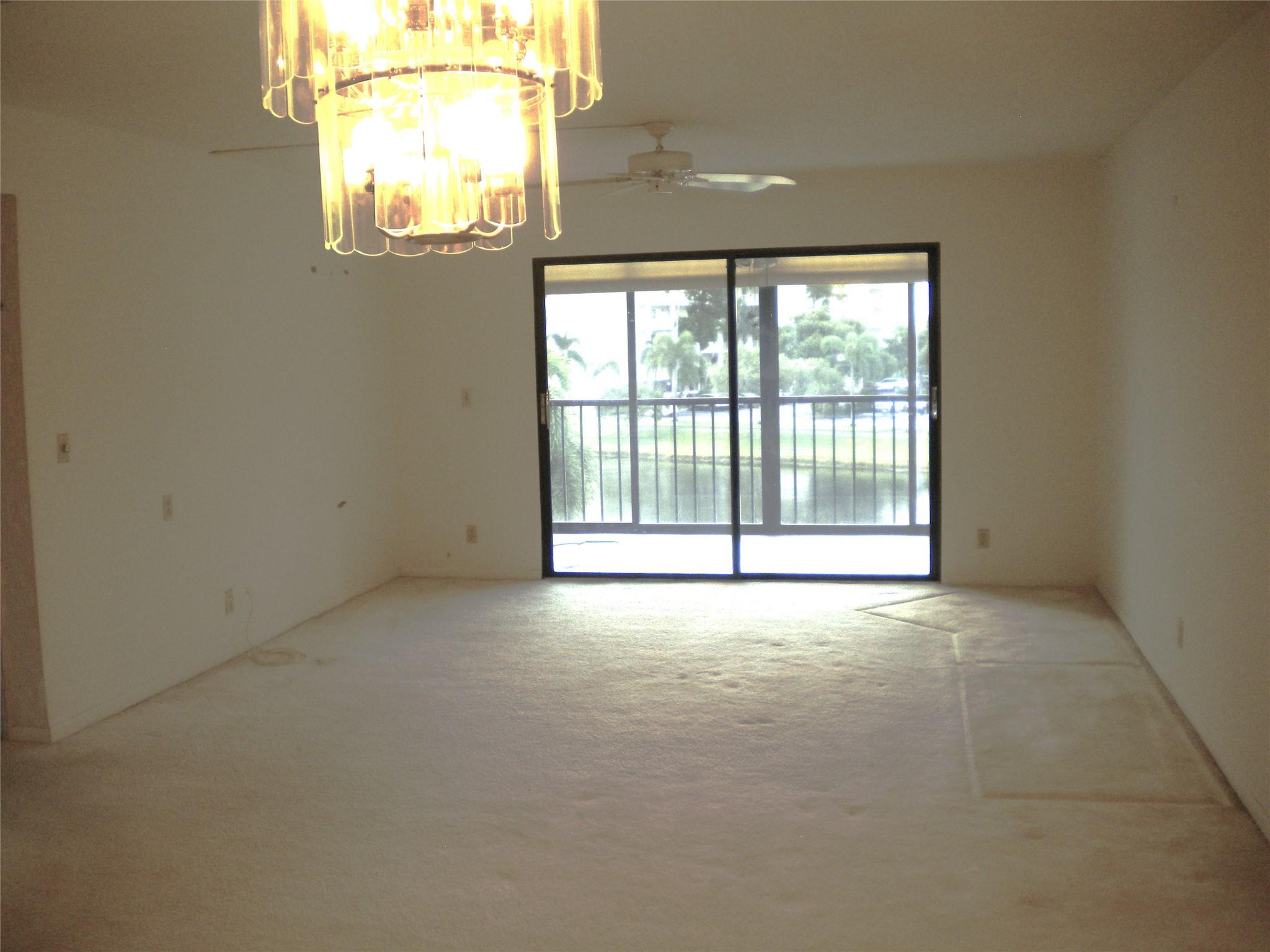 HUNTINGTON LAKES - Residential
