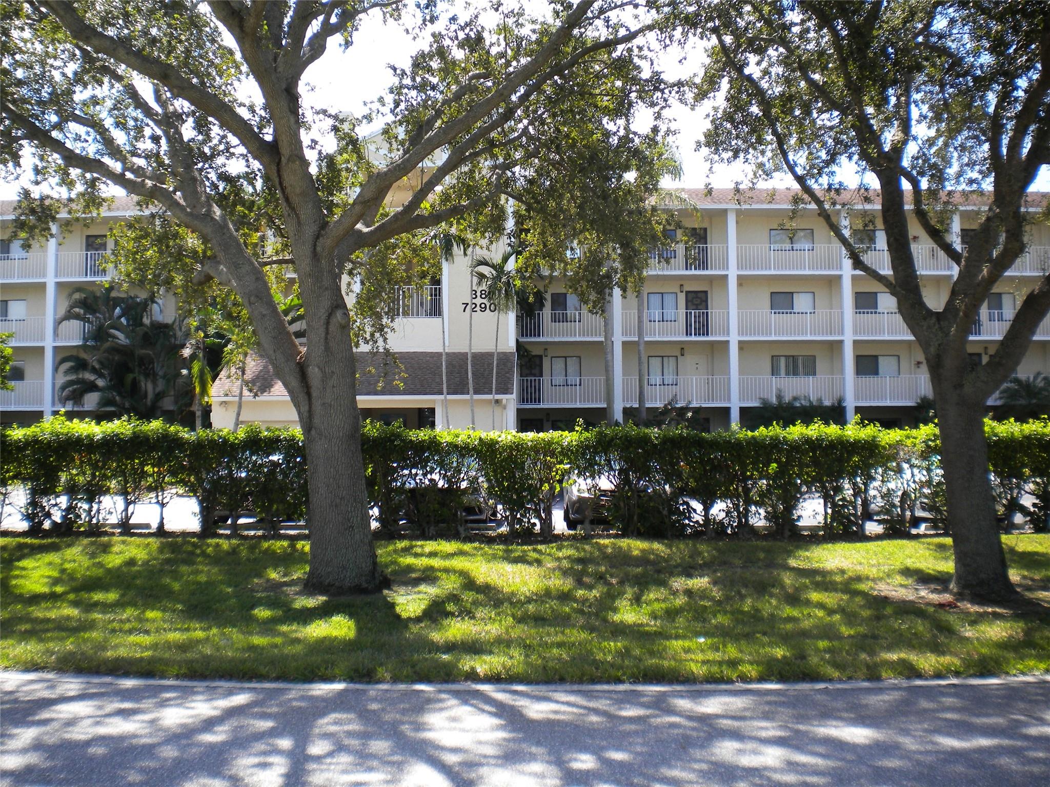 HUNTINGTON LAKES - Residential