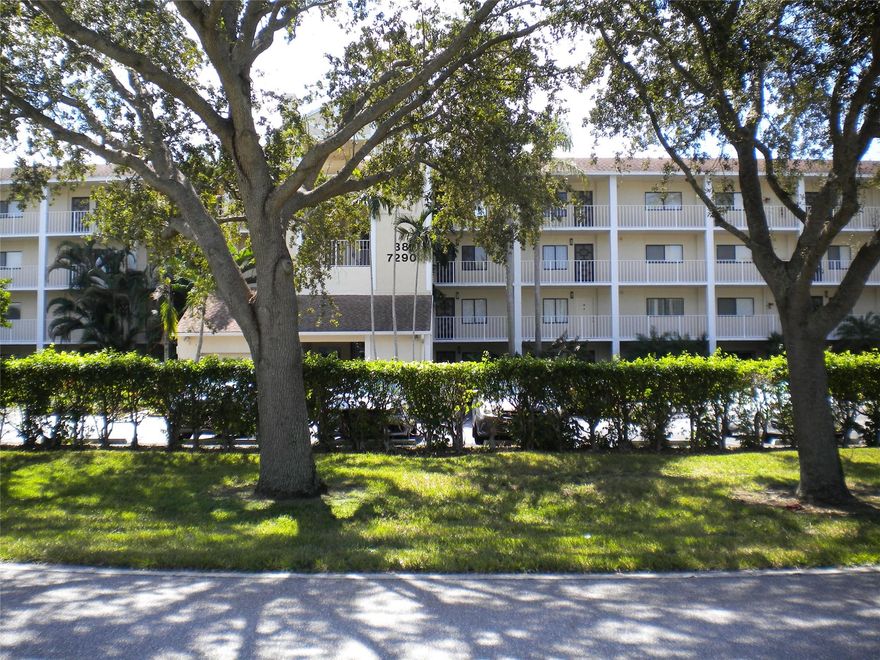Great opportunity to buy in fabulous 55+ Huntington Lakes.  Spacious 2/2 property is perfectly priced for you to  make it your own.  Unit has a gorgeous serene lake view from enclosed lanai for added living space or screened for those beautiful Florida days when you just want a cool breeze to run through the unit. Parking spot 38 across from building entrance & unit is close to elevator. There is a separate laundry room, eat in kitchen area, a large dining/living room area & a storage bin on the same floor as the unit.  There is a satellite pool, pickleball & tennis courts, a newly renovated clubhouse scheduled to open in the Fall of 2023 with a fitness center, heated indoor pool, spas & saunas, card rooms, arts & crafts rooms, library & computer rooms, a 610 person theater, and much more!