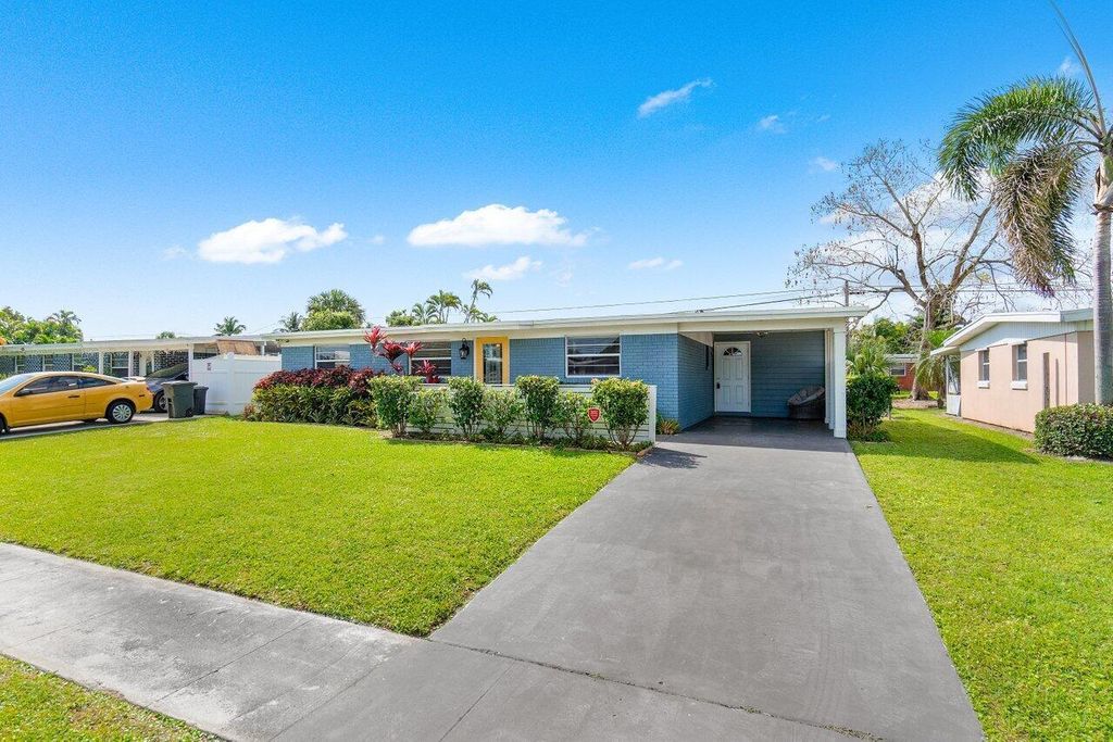 Photo of 3784 Catalina Road, Palm Beach Gardens, FL 33410 (MLS # R10971969)