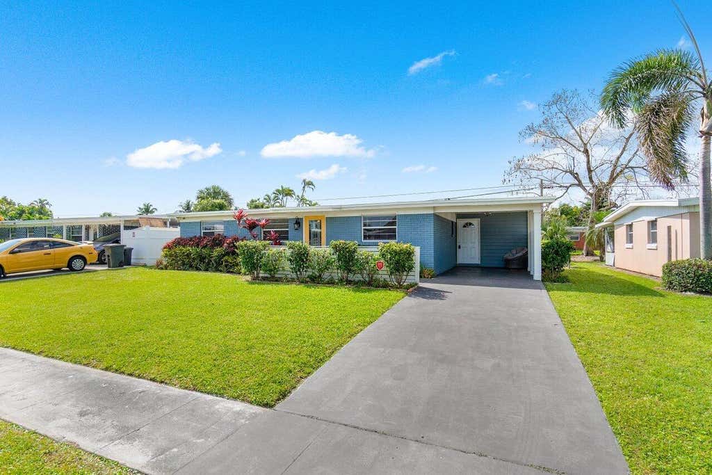 Photo of 3784 Catalina Road, Palm Beach Gardens, FL 33410 (MLS # R10971969)