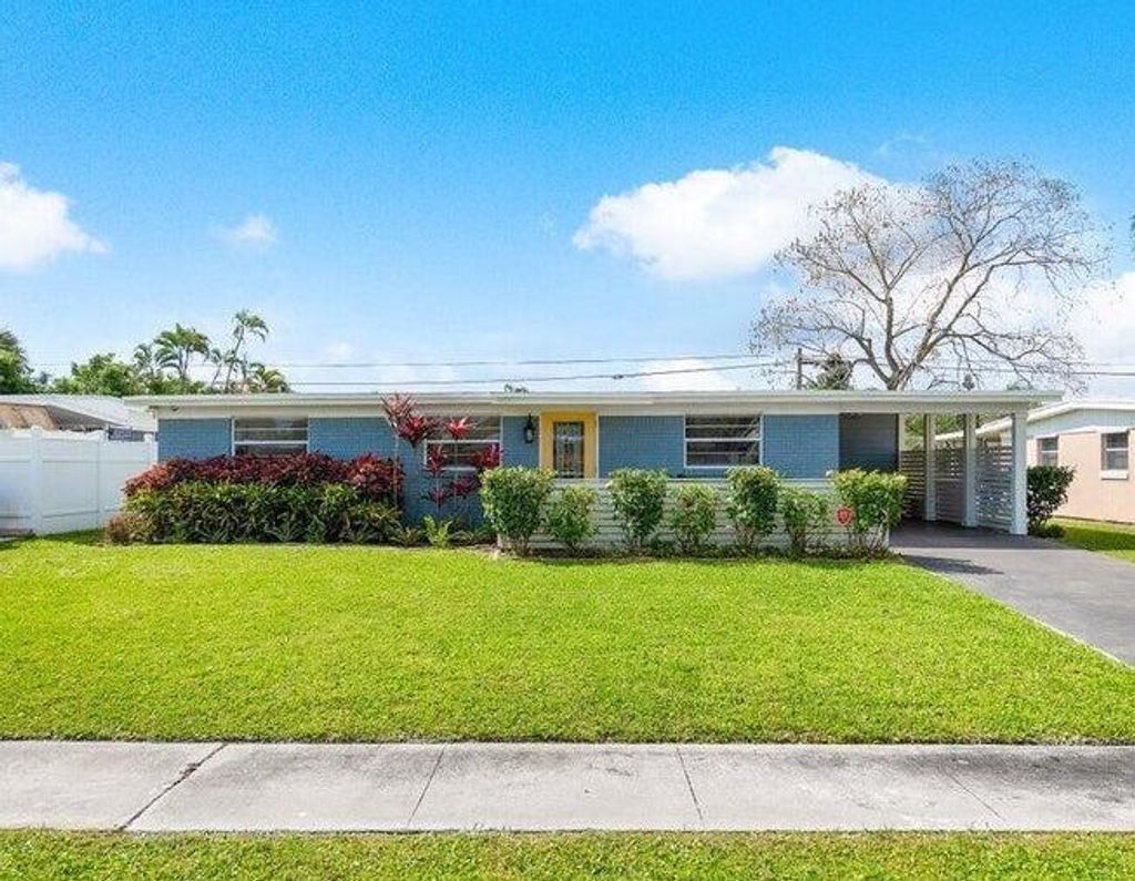 Photo of 3784 Catalina Road, Palm Beach Gardens, FL 33410 (MLS # R10971969)