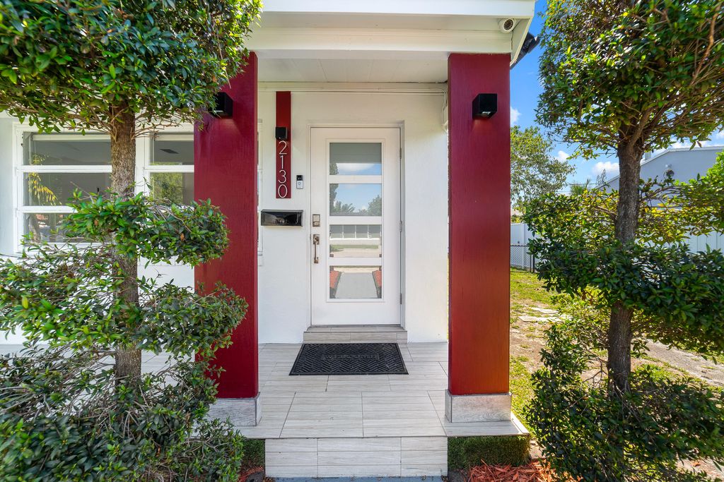 Photo of 2130 Wiley Court, Hollywood, FL 33020 (MLS # B26008064)