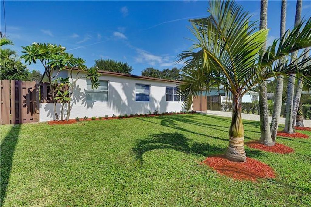 Photo of 5521 SW 39 Street, Davie, FL 33314 (MLS # F10506491)