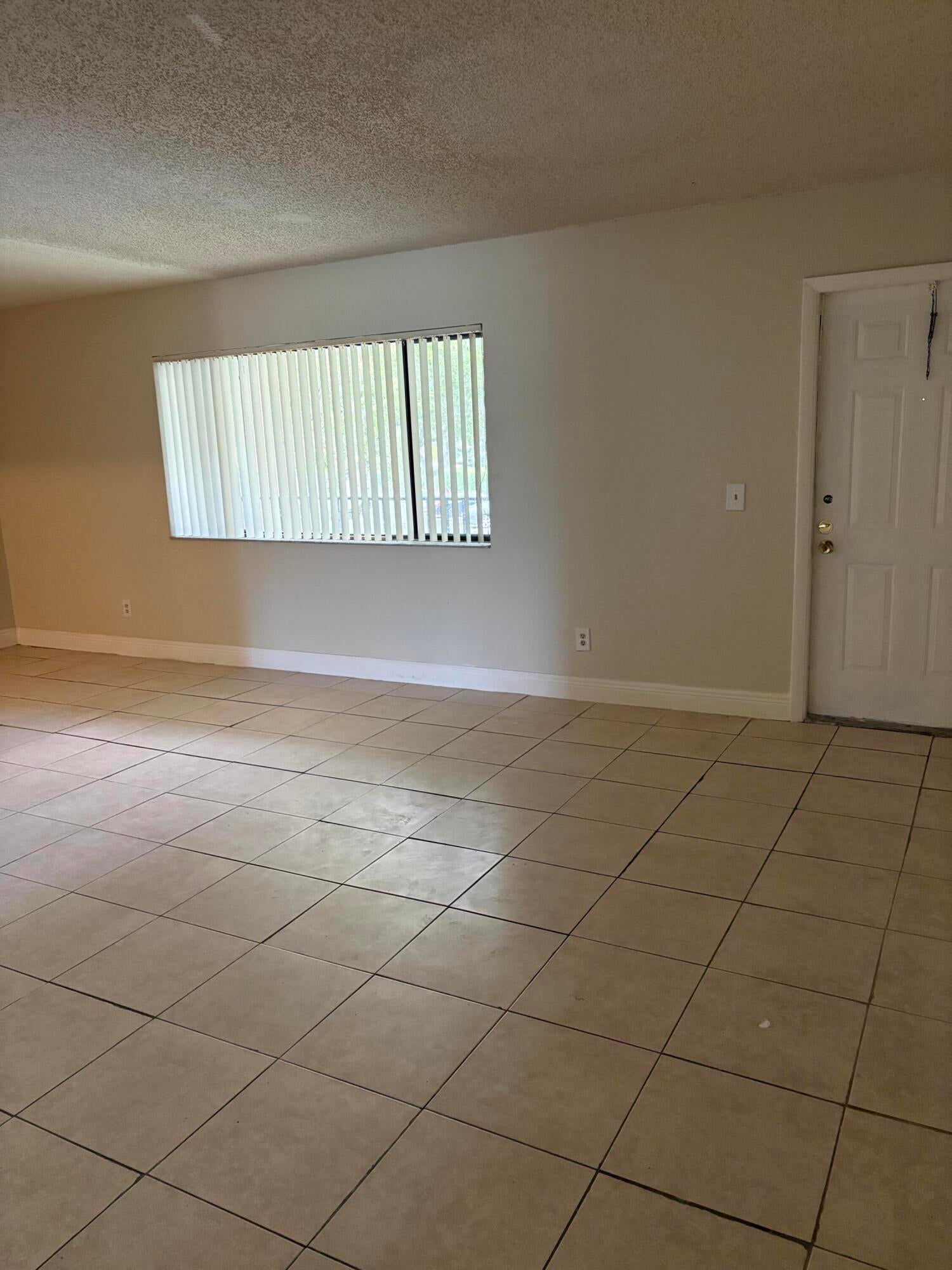 318 MEADOWS Circle
