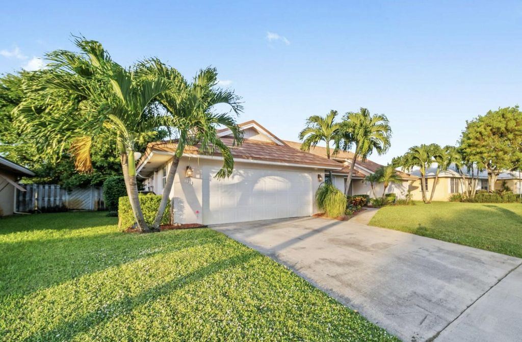 Photo of 88 Pine Hill Trail E, Tequesta, FL 33469 (MLS # R10797902)
