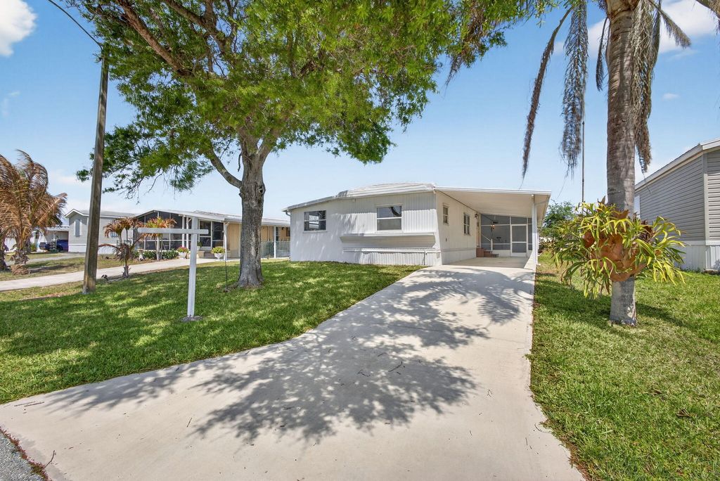 Photo of 7338 SE Redbird Circle, Hobe Sound, FL 33455 (MLS # B26007458)