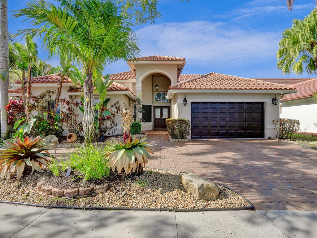 Photo of 762 Crescent Way, Weston, FL 33326 (MLS # B26006220)