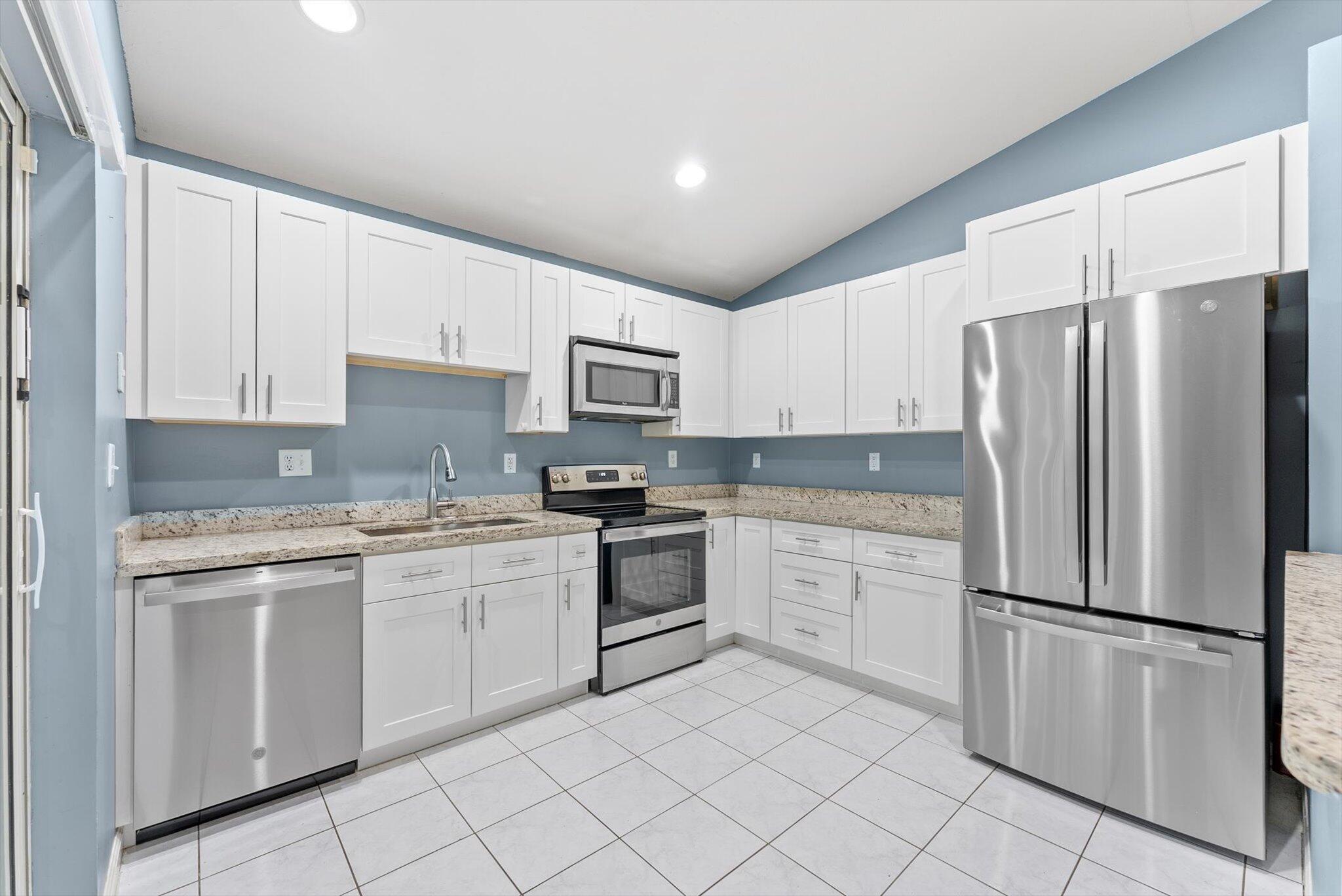 REGENCY LAKES AT COCONUT - Residential