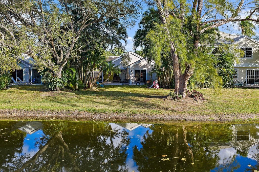 Photo of 11 Admirals Court, Palm Beach Gardens, FL 33418 (MLS # R11153621)