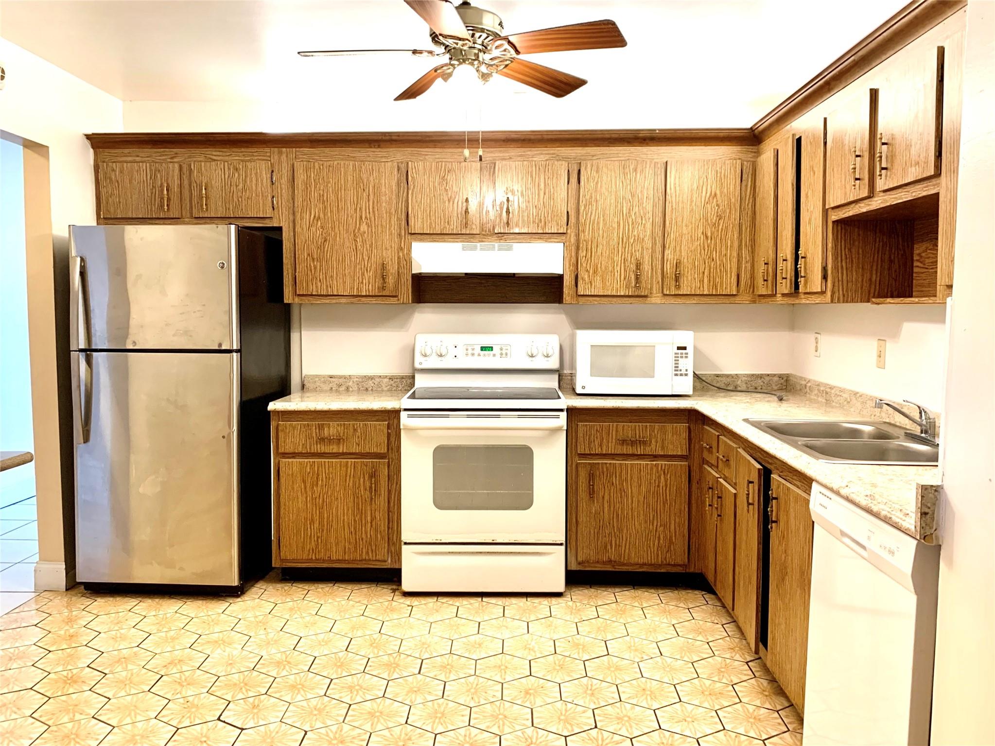 8900 W Sample Rd 106