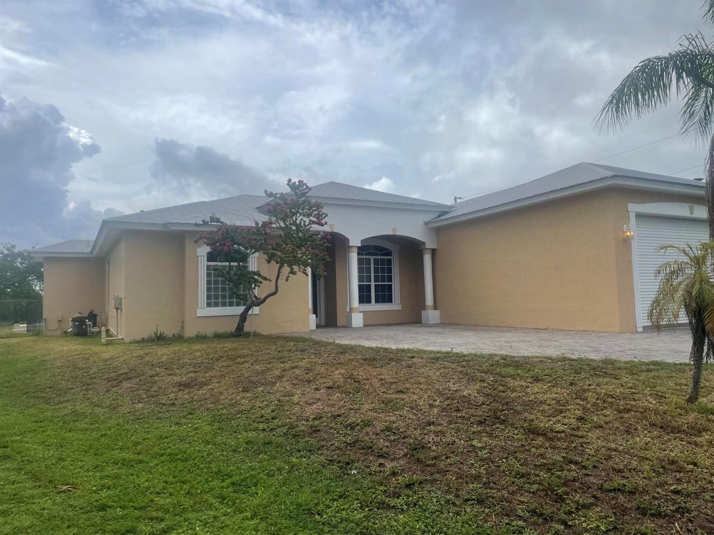 Photo of 2643 SW Harem Circle, Port Saint Lucie, FL 34953 (MLS # R11094947)