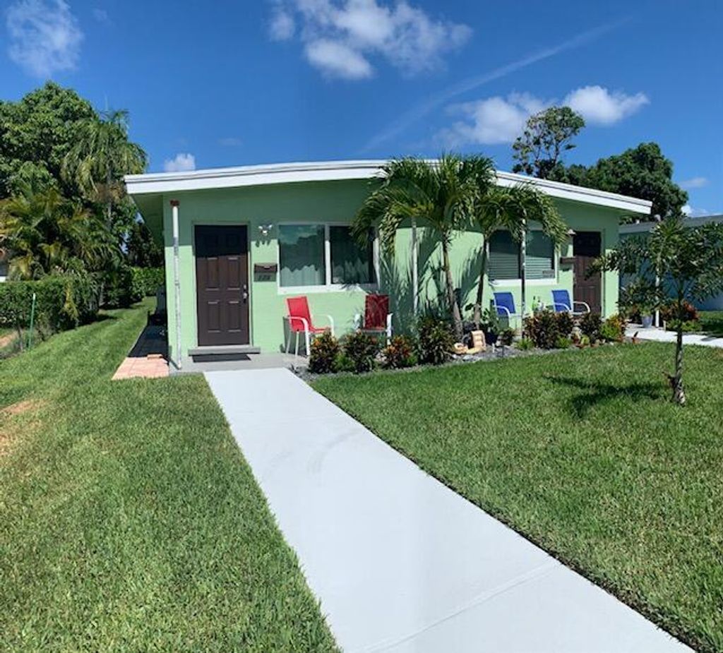 Photo of 115 NW 8th Avenue Ave #121, Delray Beach, FL 33444 (MLS # R10821021)