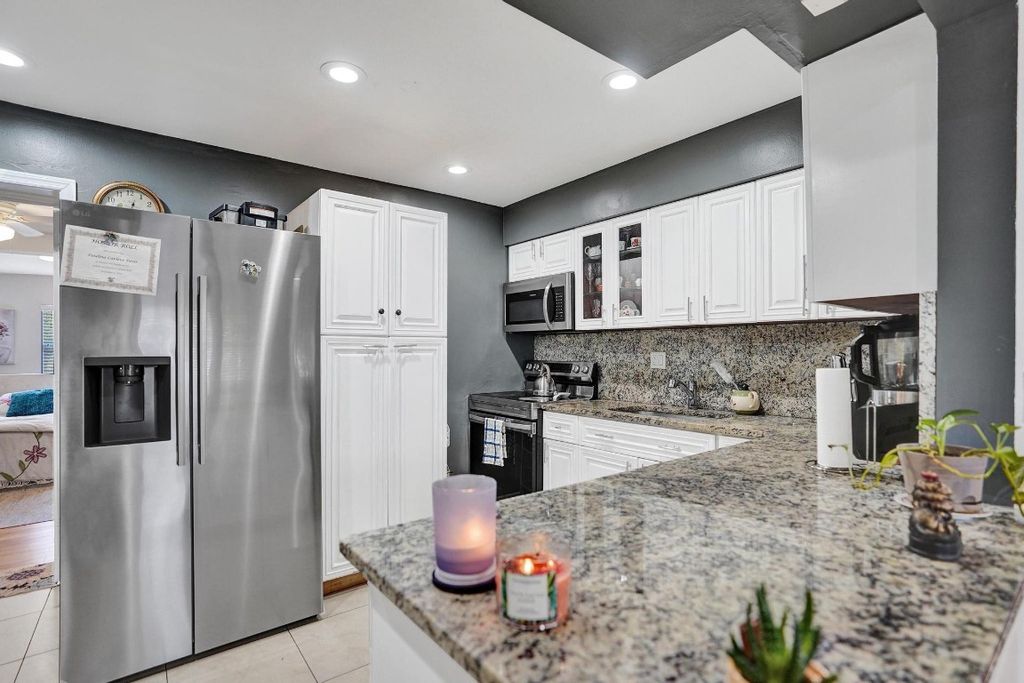 Photo of 415 W Palm Street, Lantana, FL 33462 (MLS # F10521498)