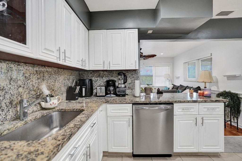 Photo of 415 W Palm Street, Lantana, FL 33462 (MLS # F10521498)