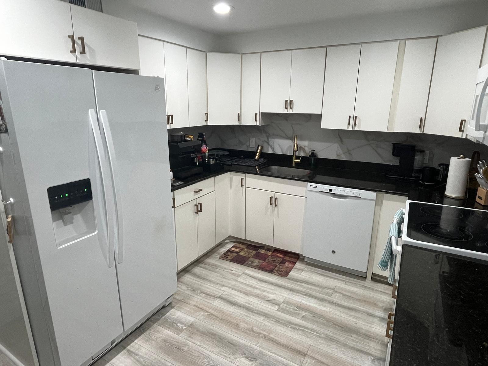 COUNTRY CLUB APTS AT BONA - Residential