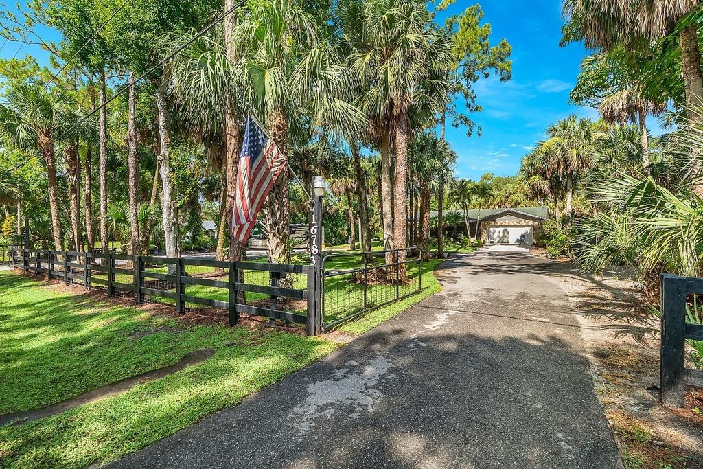 Photo of 16783 96th Terrace N, Jupiter, FL 33478 (MLS # R11142715)