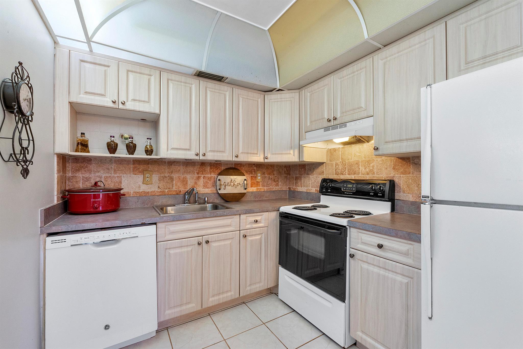 KINGS POINT FLANDERS COND - Residential Lease