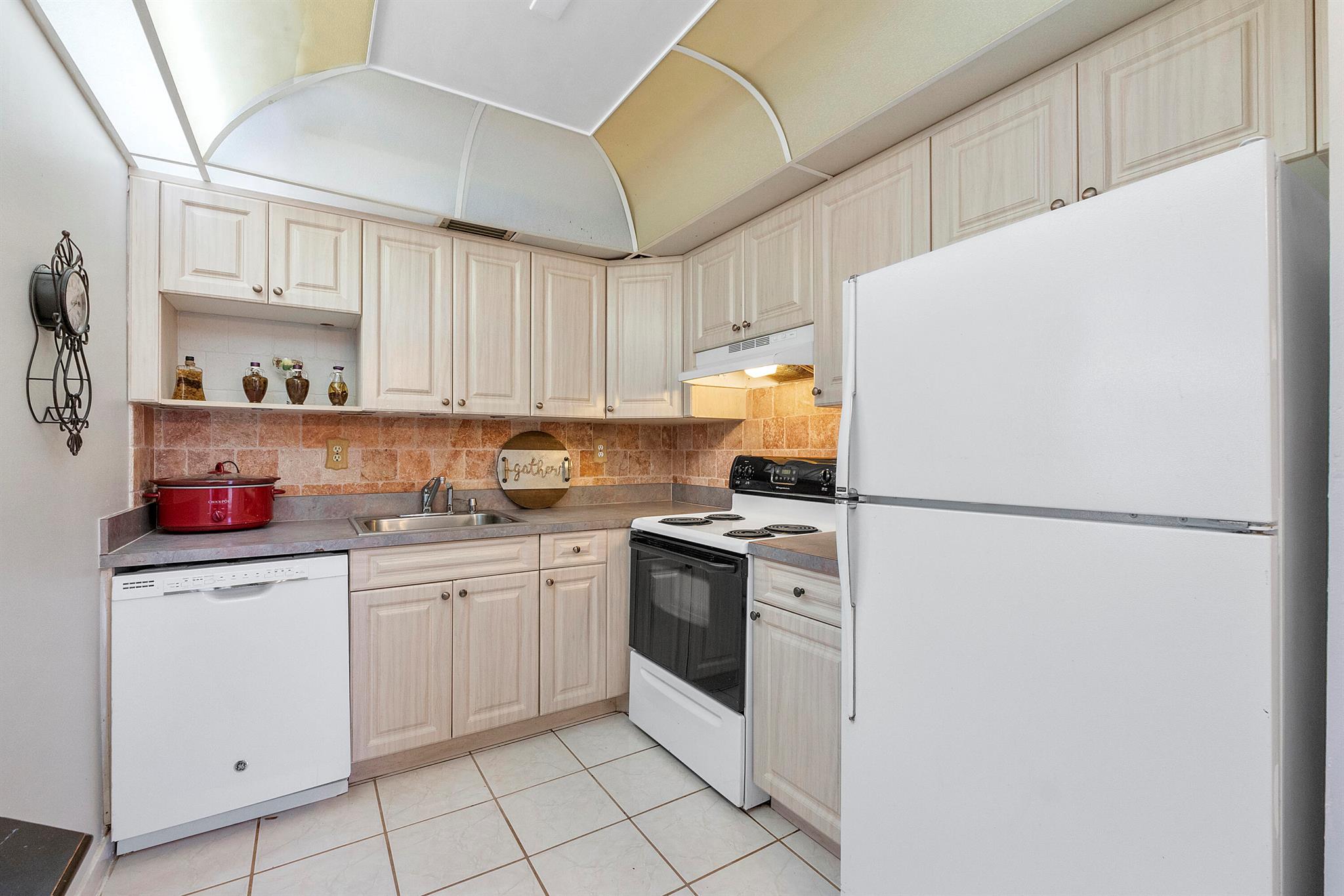 KINGS POINT FLANDERS COND - Residential Lease