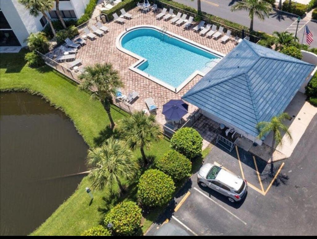Photo of 1605 S Us Highway 1 #E201, Jupiter, FL 33477 (MLS # R11016361)
