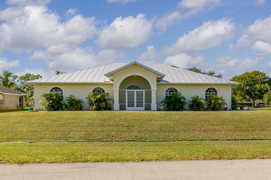 Photo of 192 SW Bedford Road, Port Saint Lucie, FL 34953 (MLS # R10943694)
