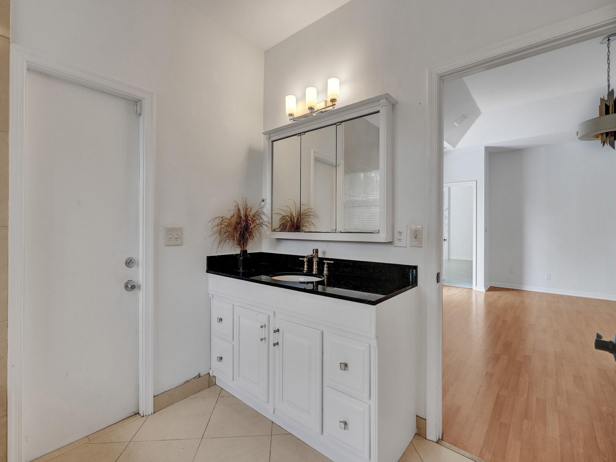 Parkwood Ix 153-28 B - Residential