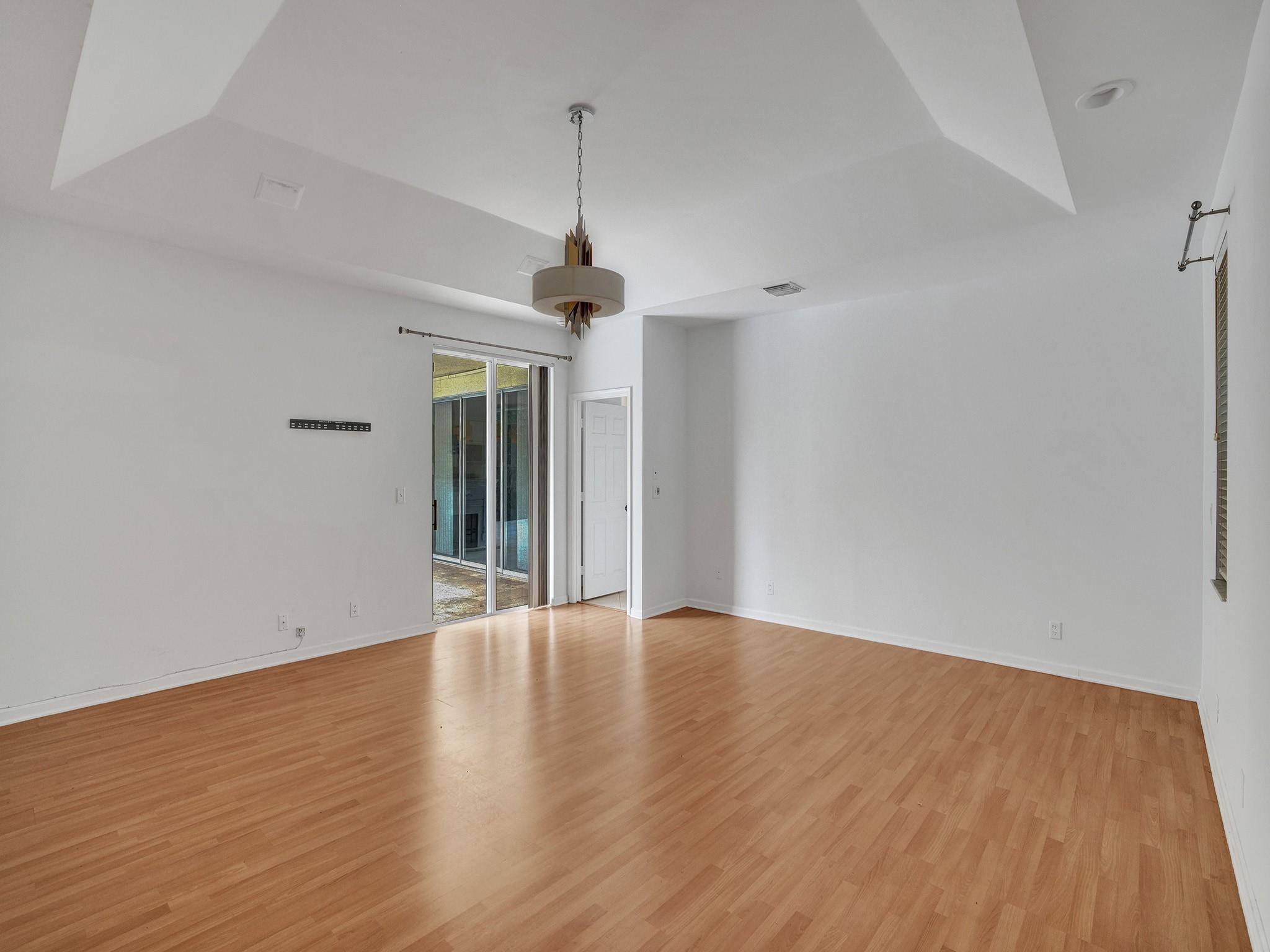 Parkwood Ix 153-28 B - Residential