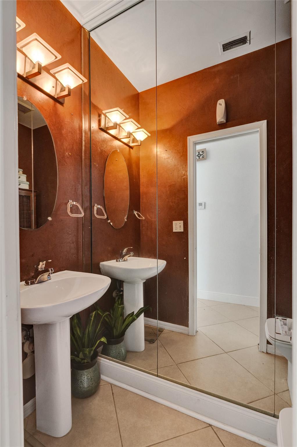 Parkwood Ix 153-28 B - Residential
