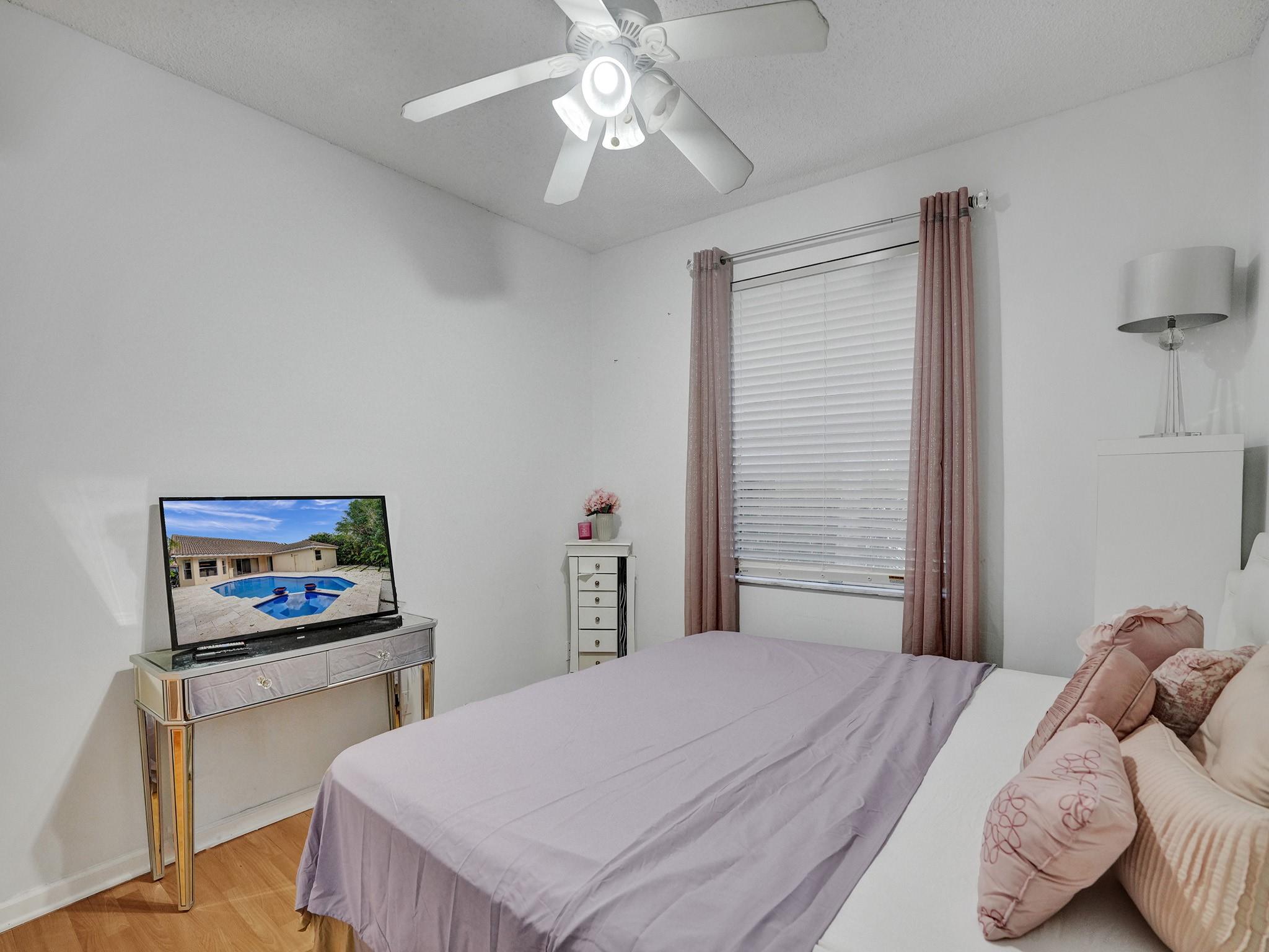 Parkwood Ix 153-28 B - Residential