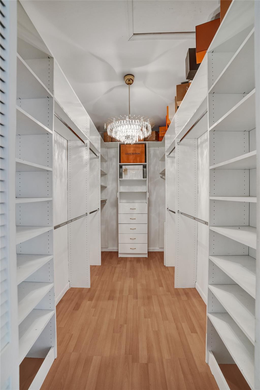 Parkwood Ix 153-28 B - Residential
