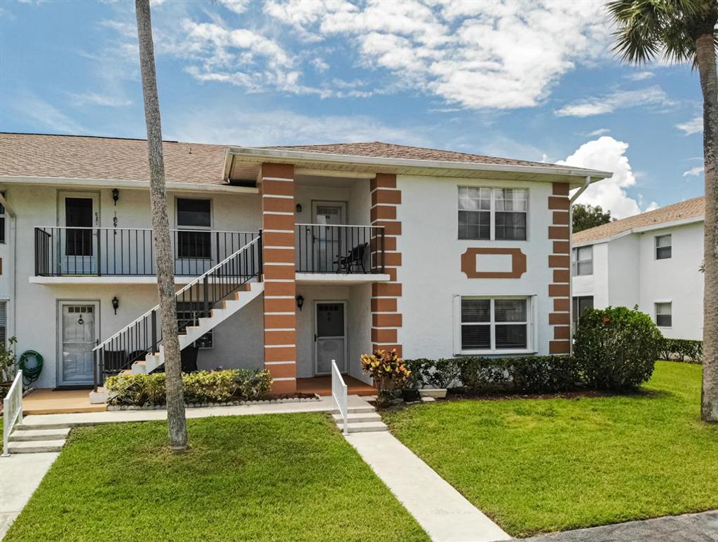 Photo of 1207 S Lakes End Drive #D1, Fort Pierce, FL 34982 (MLS # R10732066)