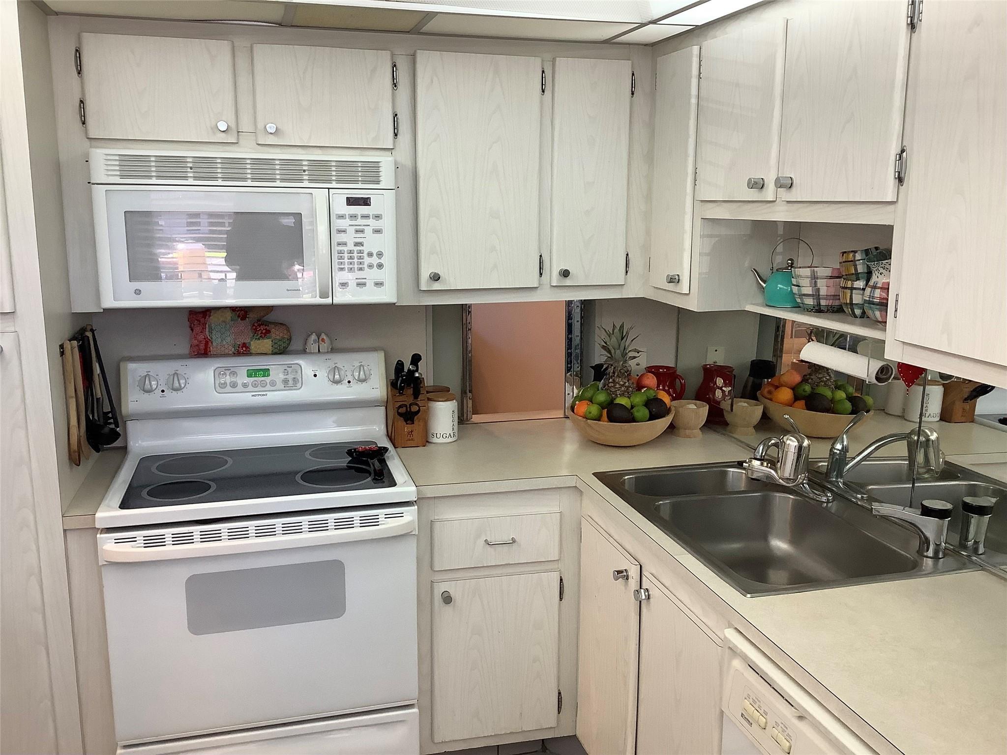 Fountains Palm Beach Cond - Residential Lease