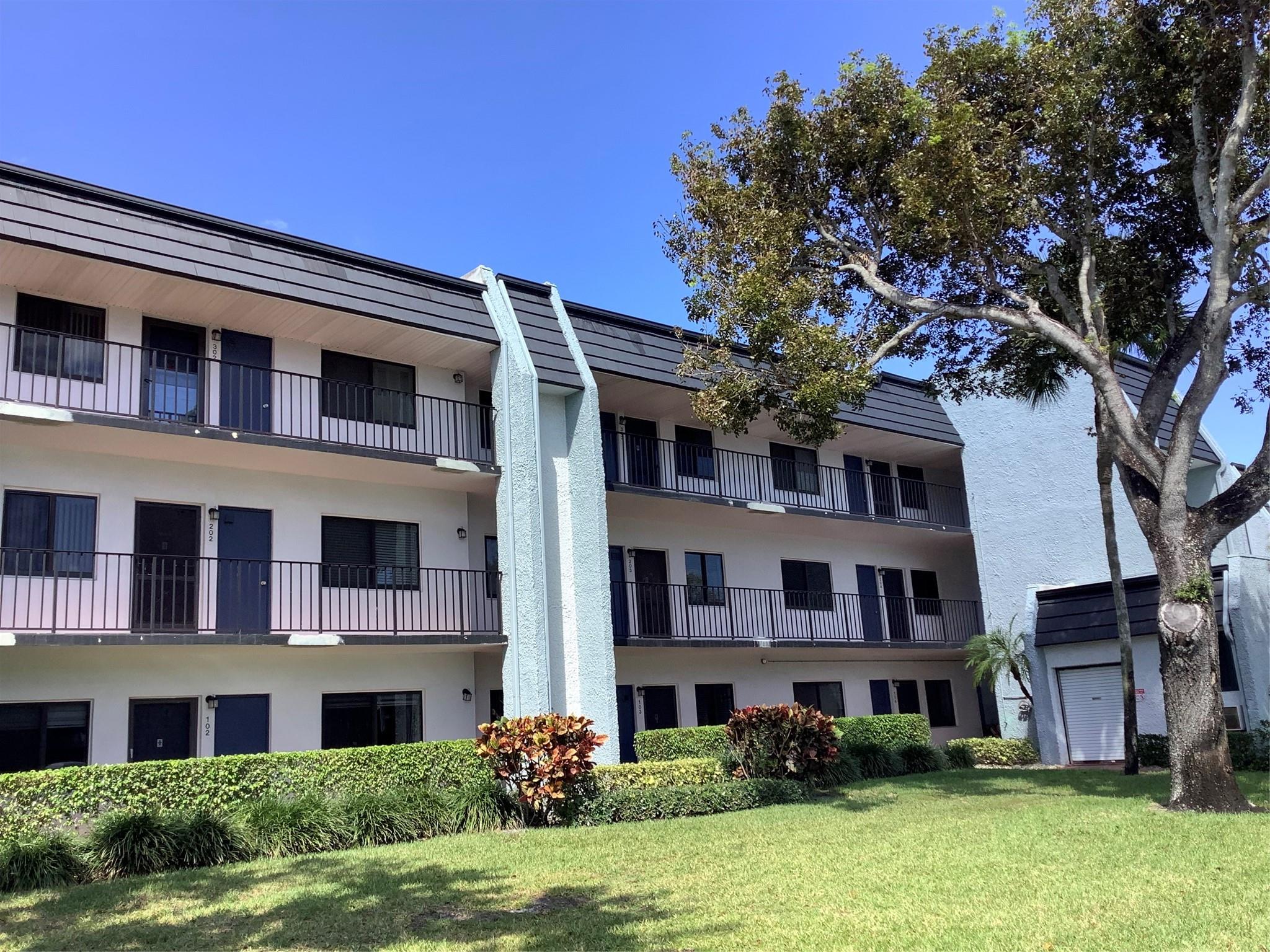 Fountains Palm Beach Cond - Residential Lease