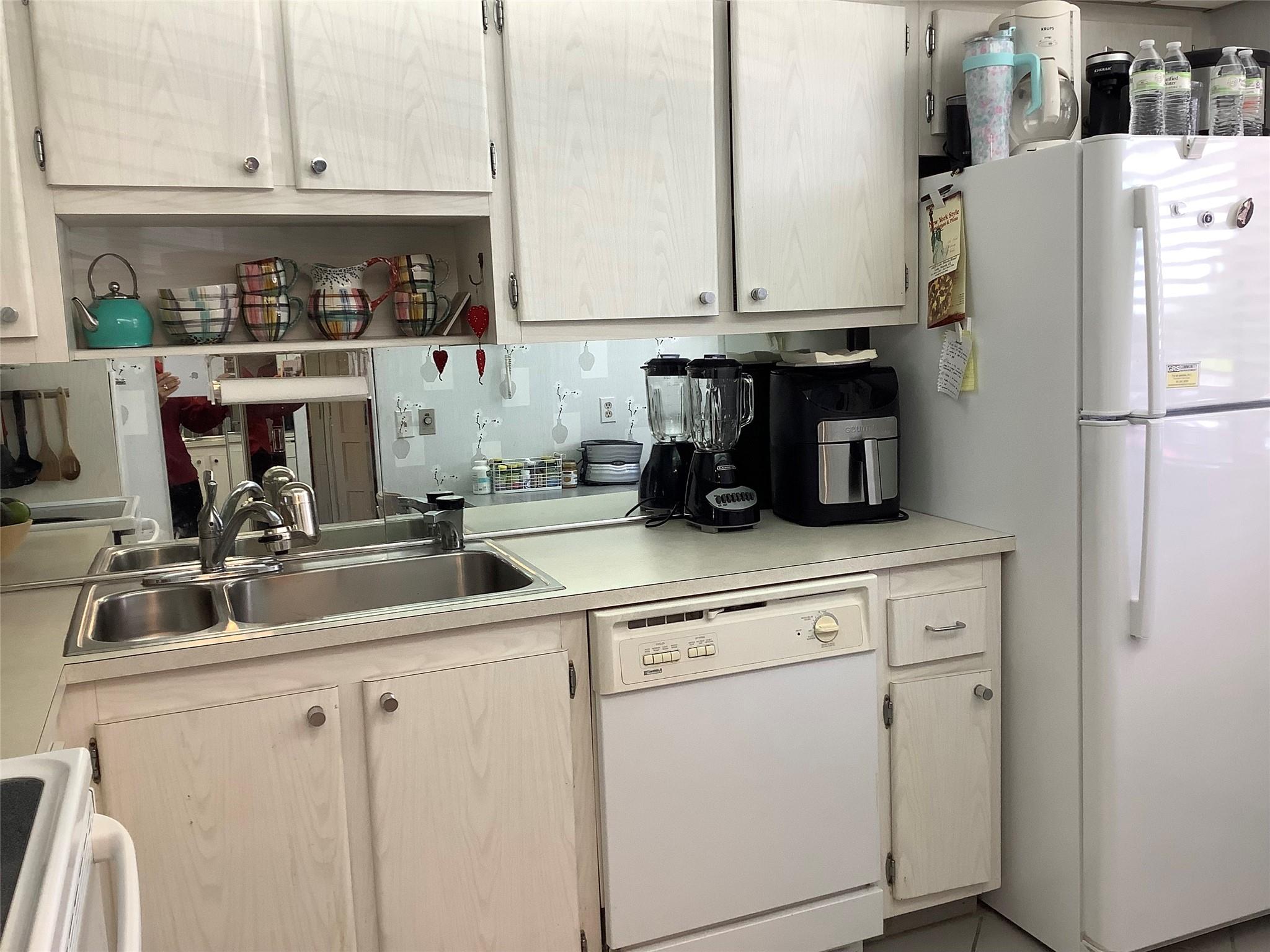 Fountains Palm Beach Cond - Residential Lease