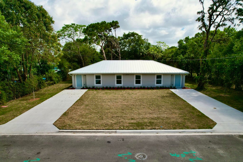 Photo of 2703 Avenue G, Fort Pierce, FL 34947 (MLS # R11121897)