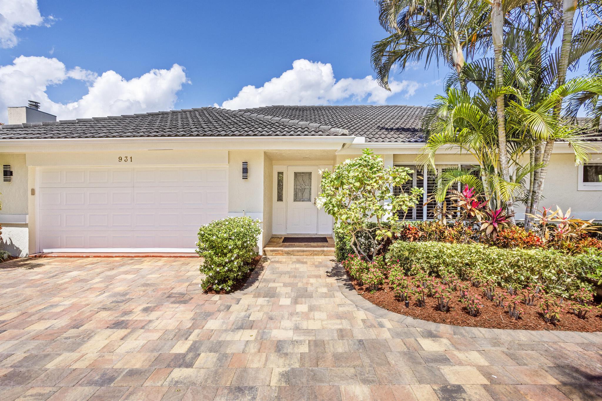931 Hyacinth Drive