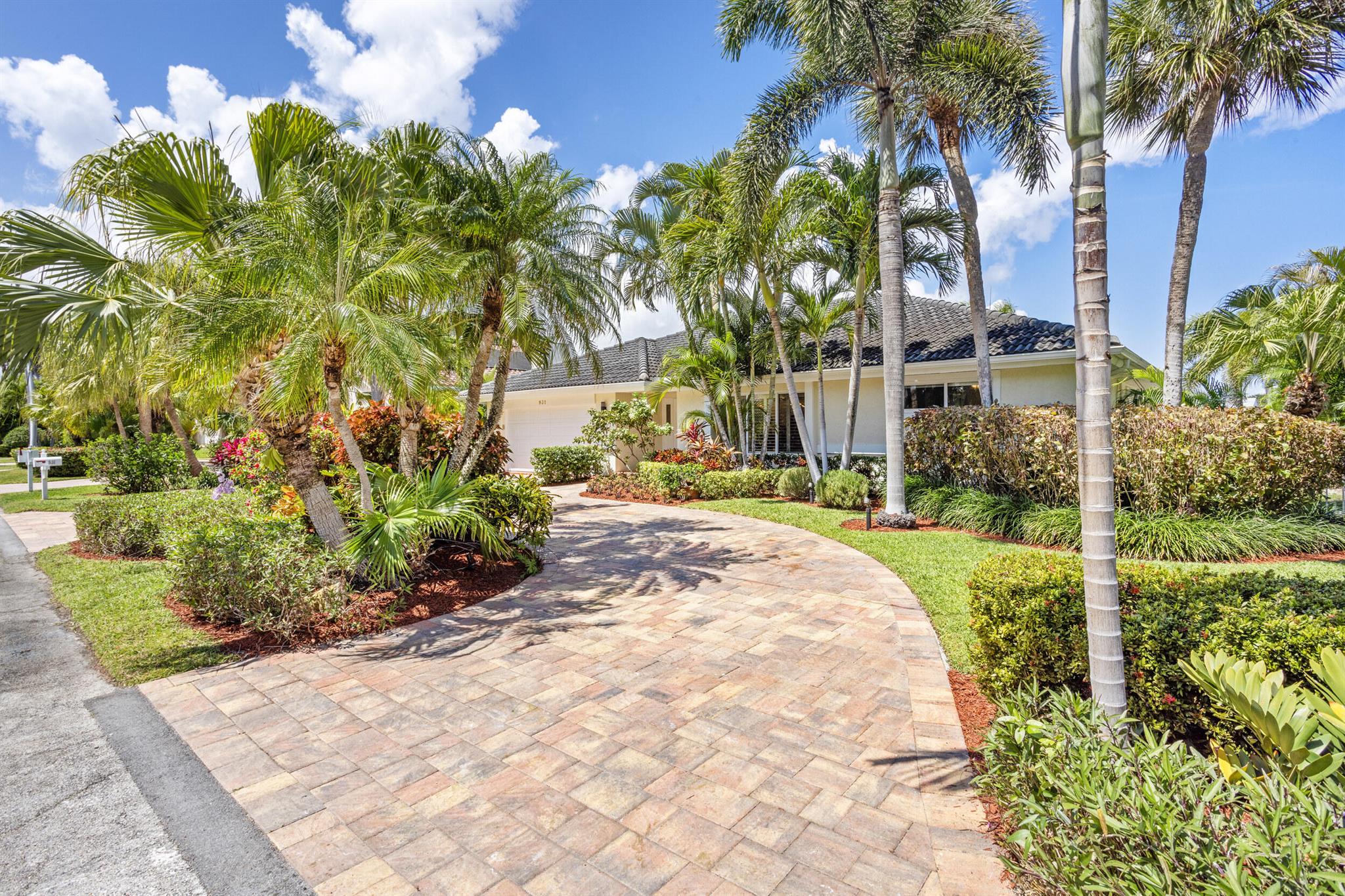 931 Hyacinth Drive