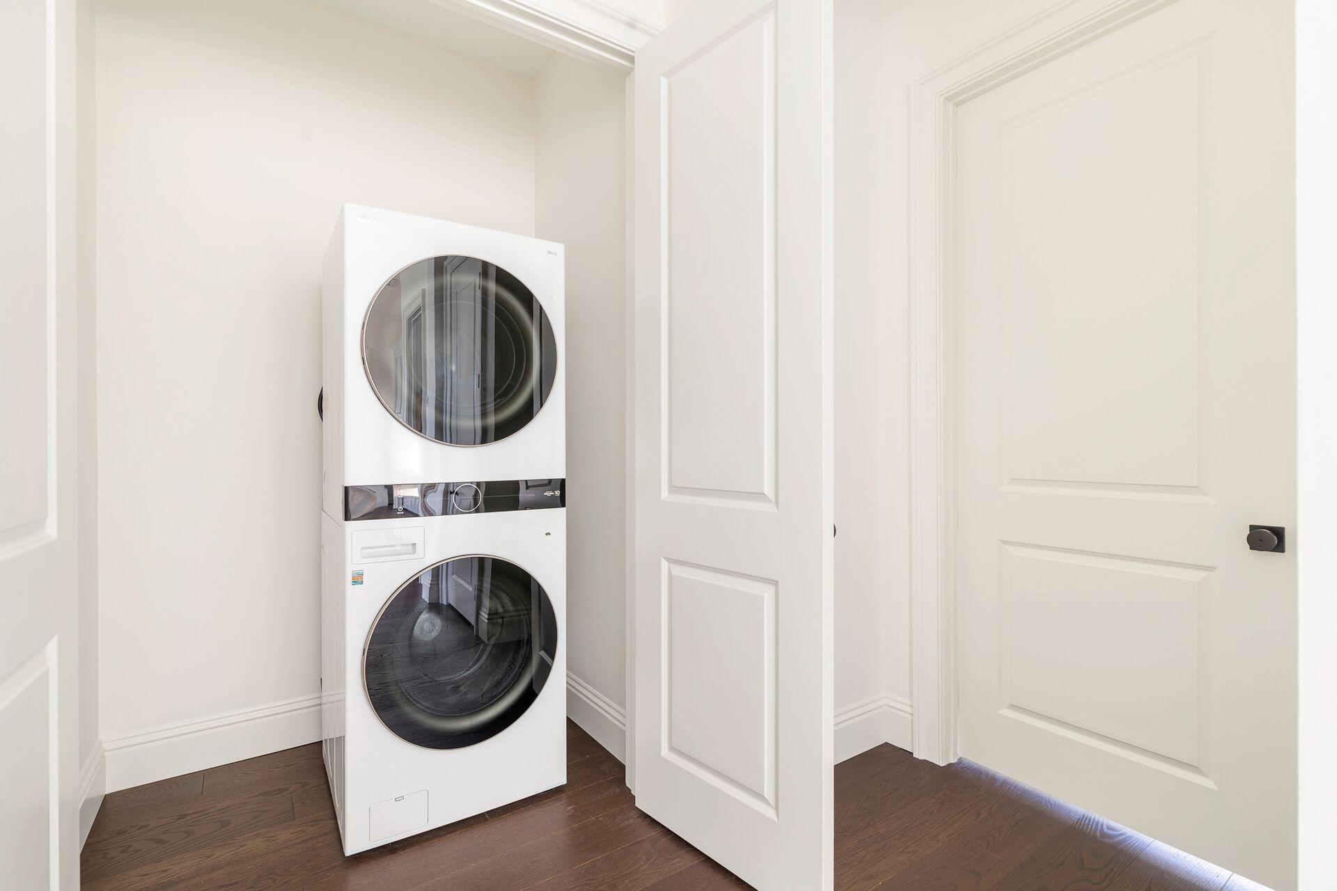 EDGEWATER - Residential