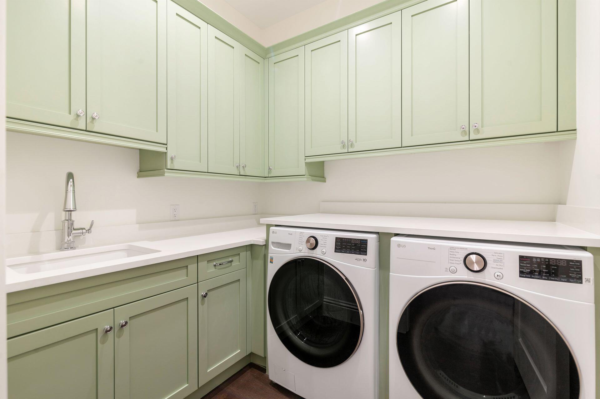 EDGEWATER - Residential